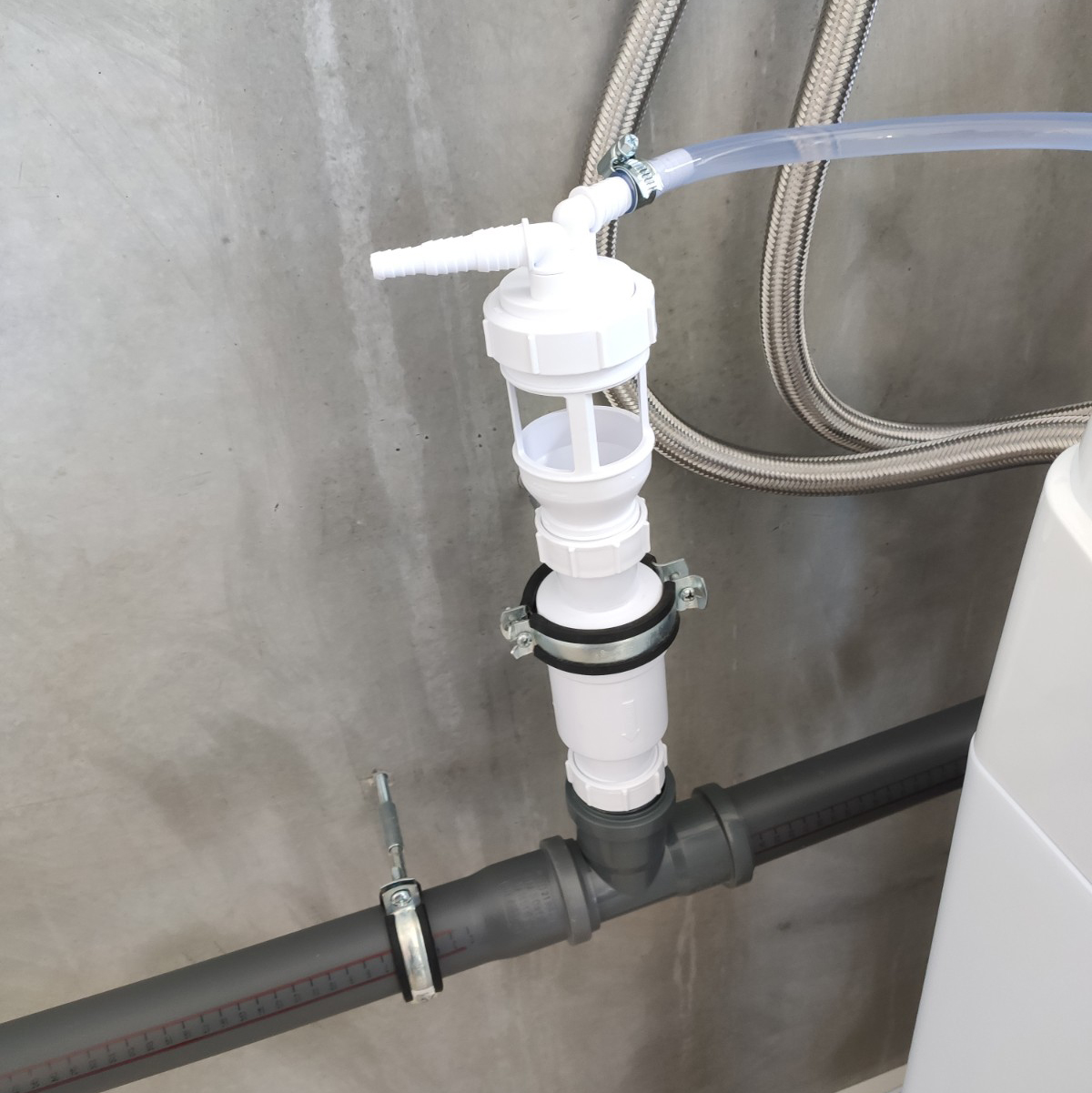 Sewage connection set for water softeners